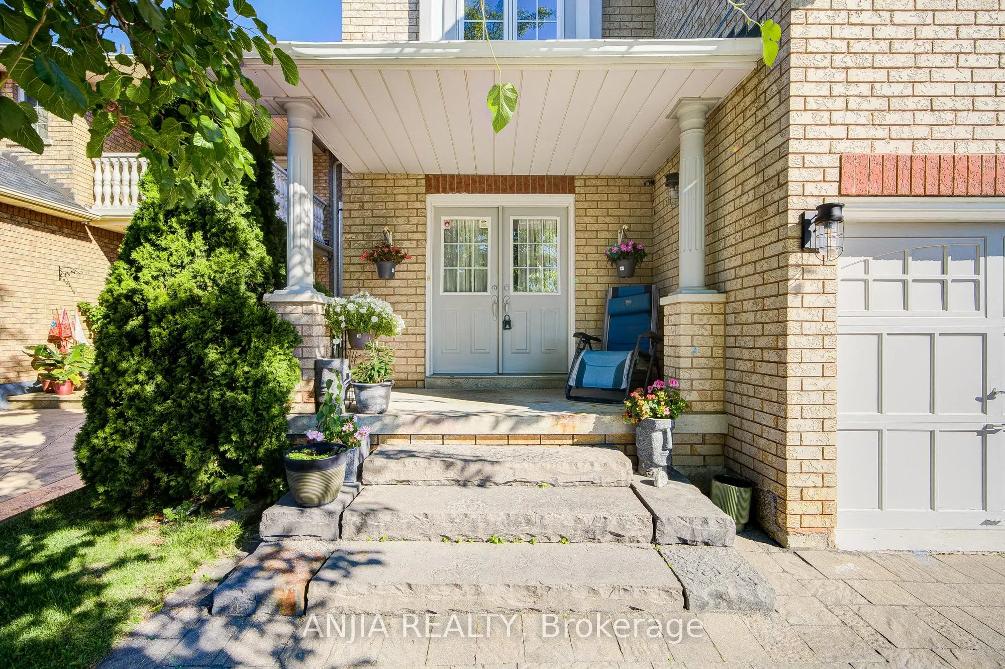 384 Highglen Avenue
