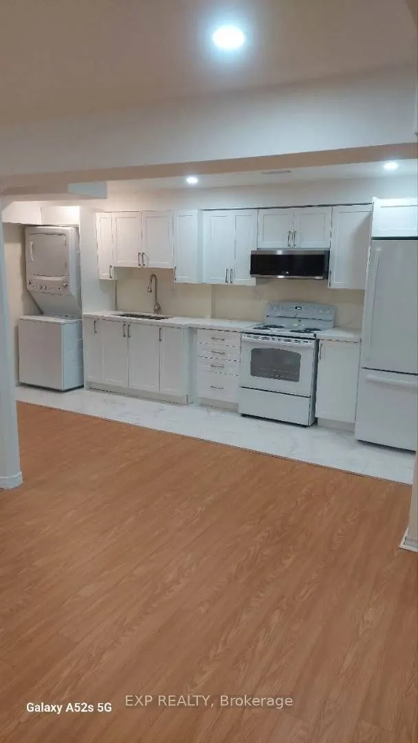 30 Deerwood Crescent, #lower