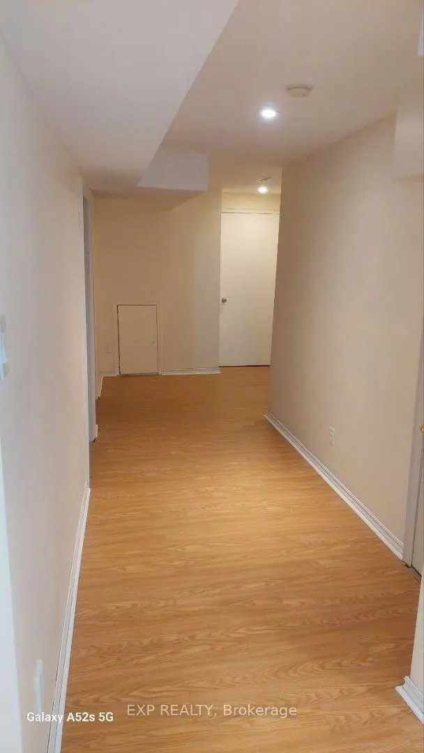 30 Deerwood Crescent, #lower