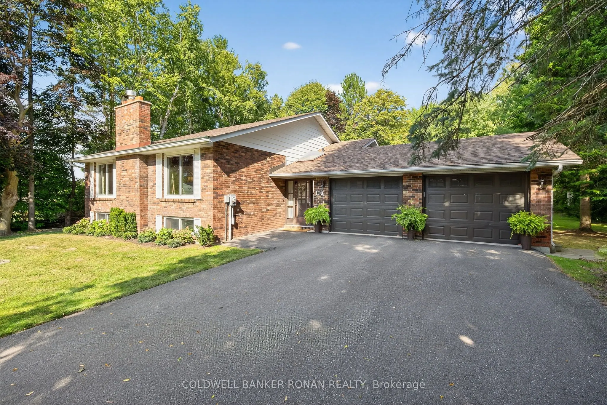 116 Armstrong Crescent