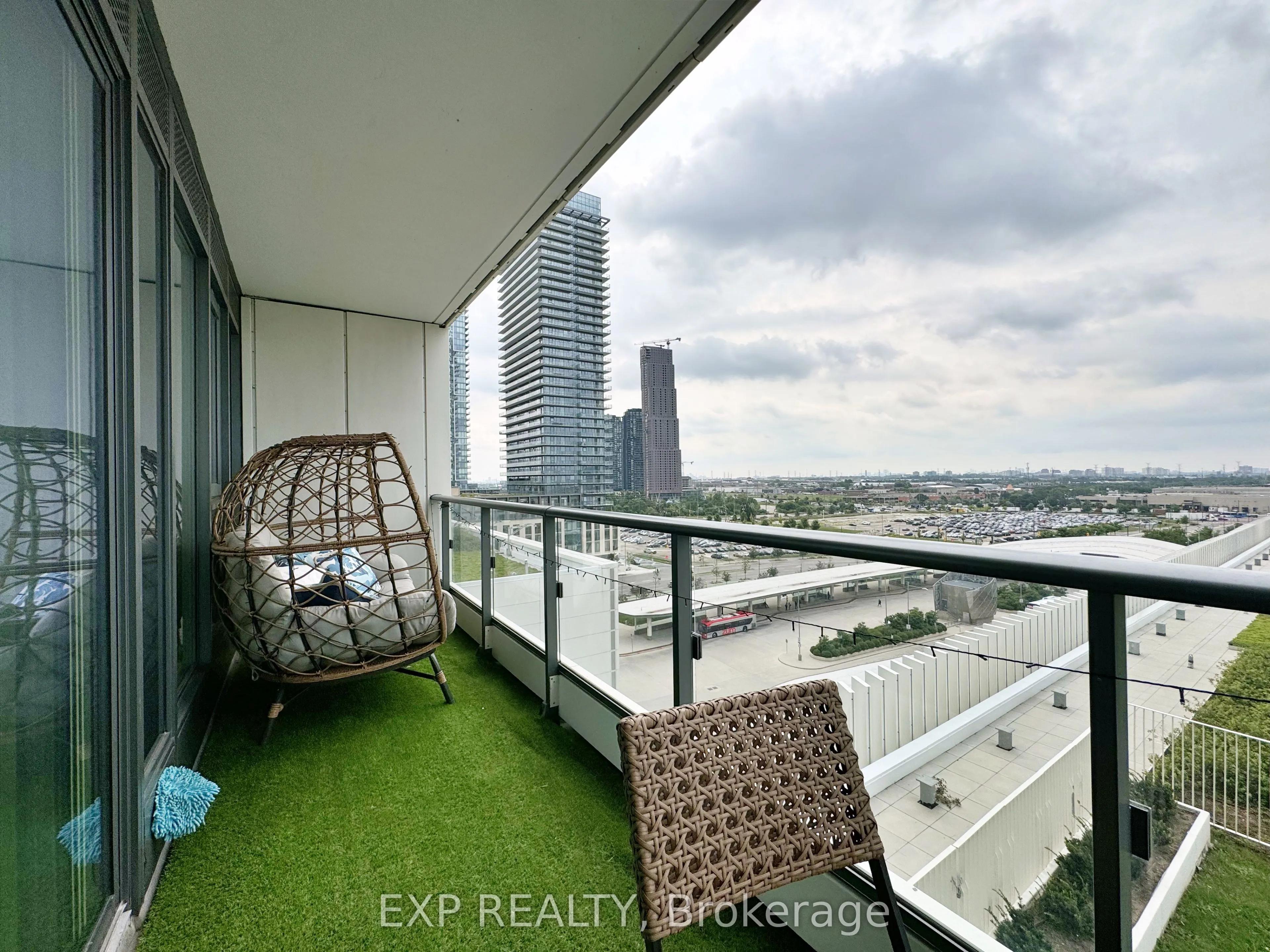 898 Portage Parkway, #1005