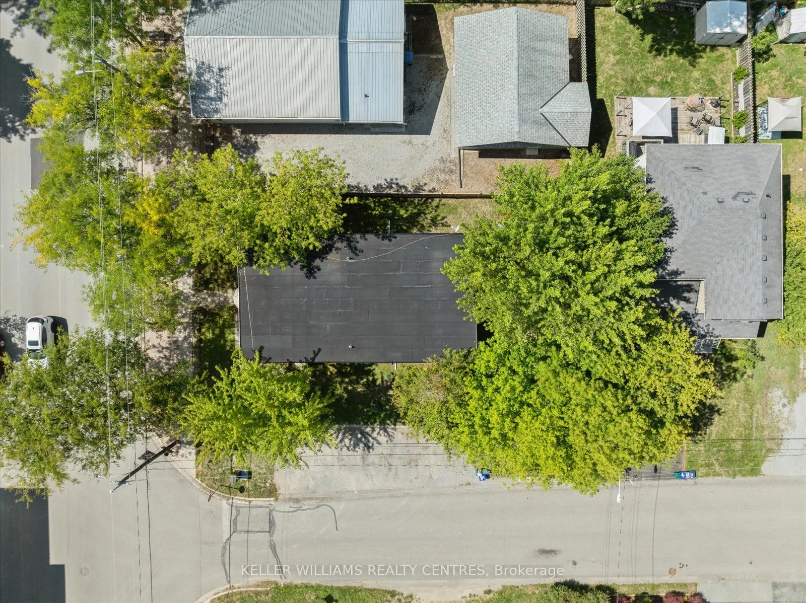 948 Lake Drive E