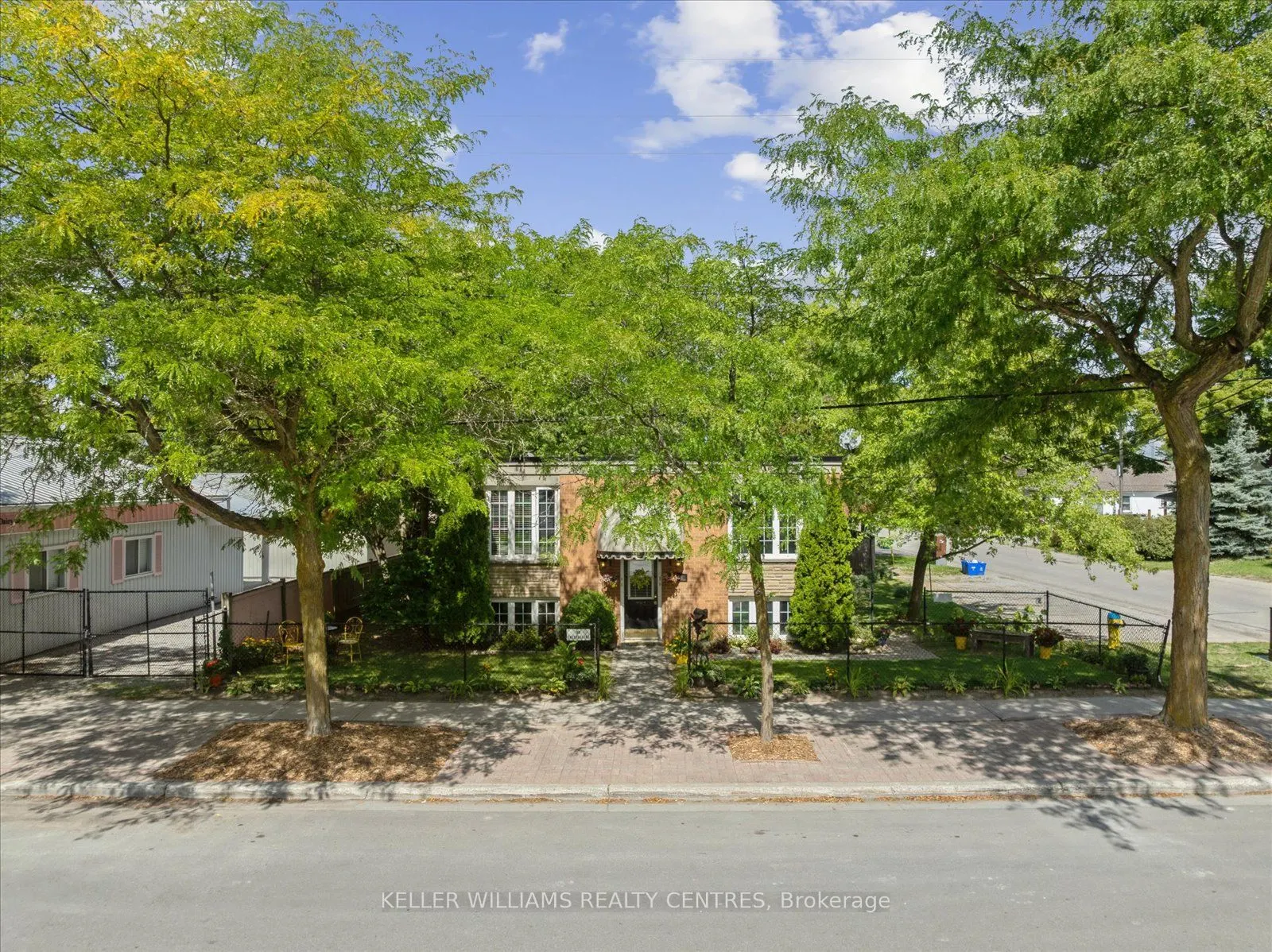948 Lake Drive E