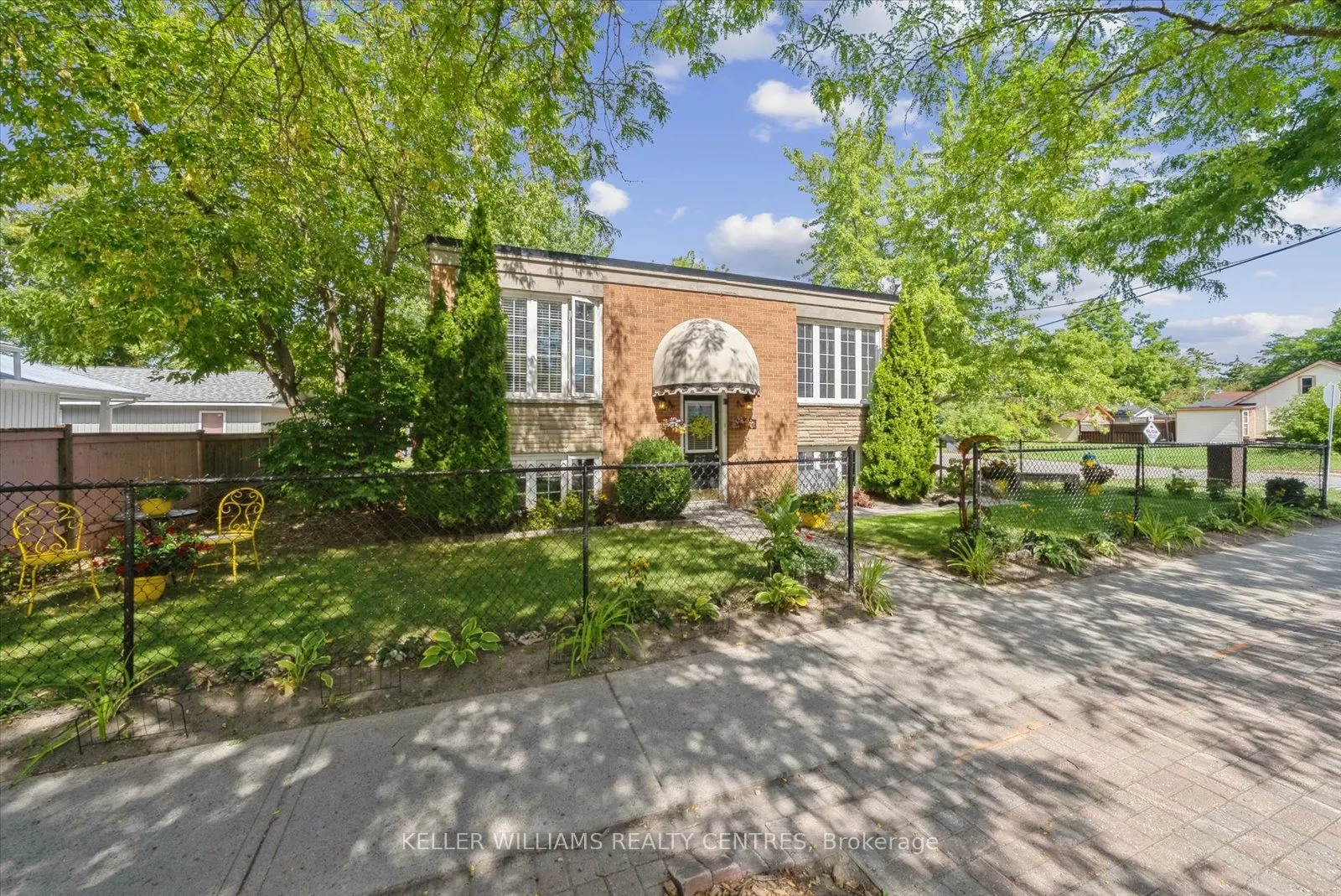 948 Lake Drive E