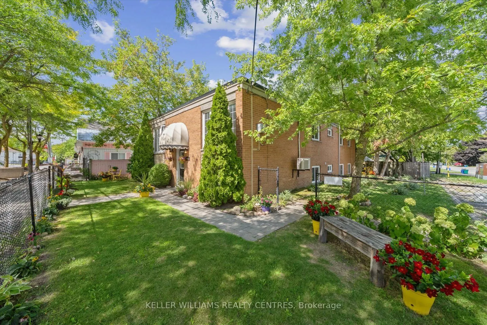 948 Lake Drive E