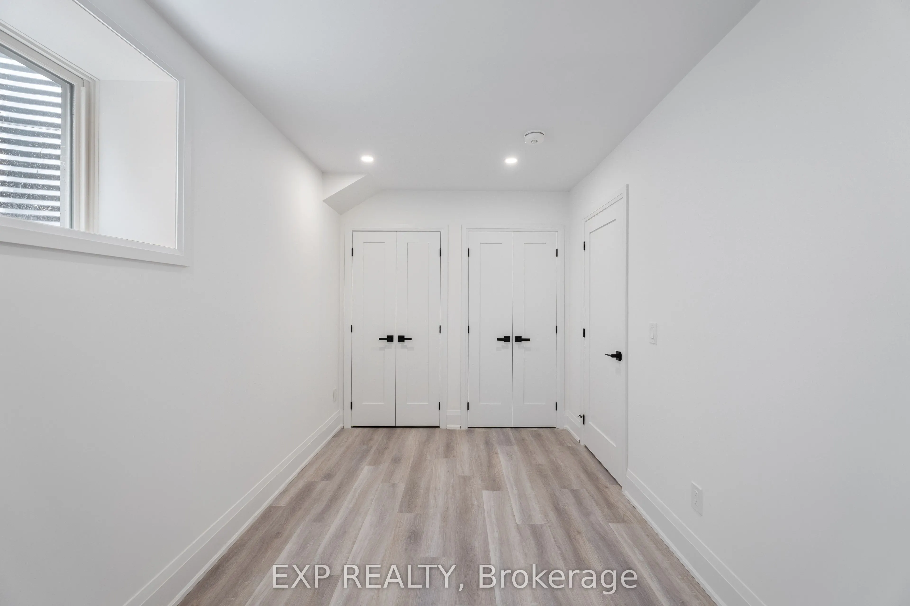 271 Main Street N