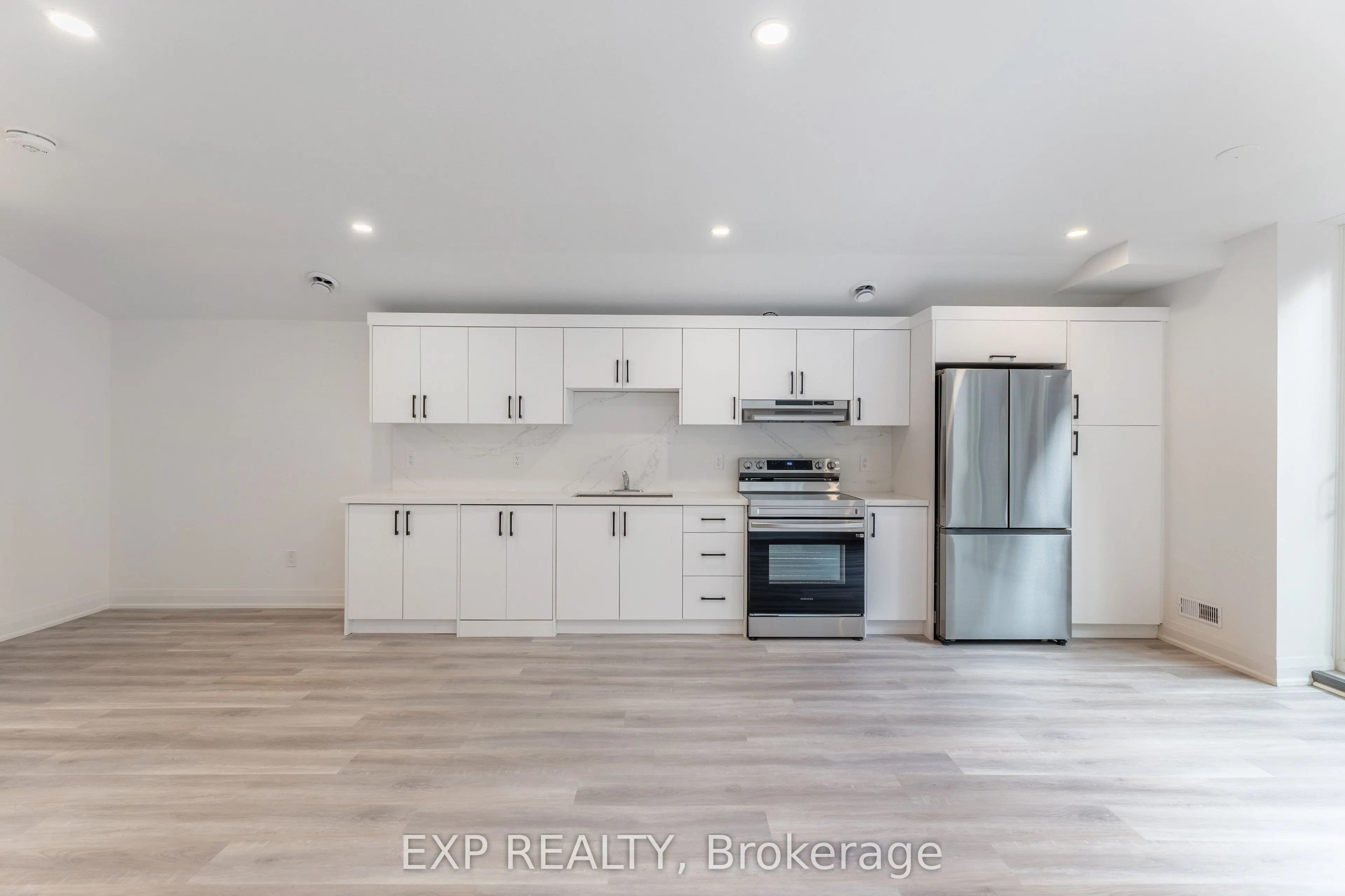 271 Main Street N