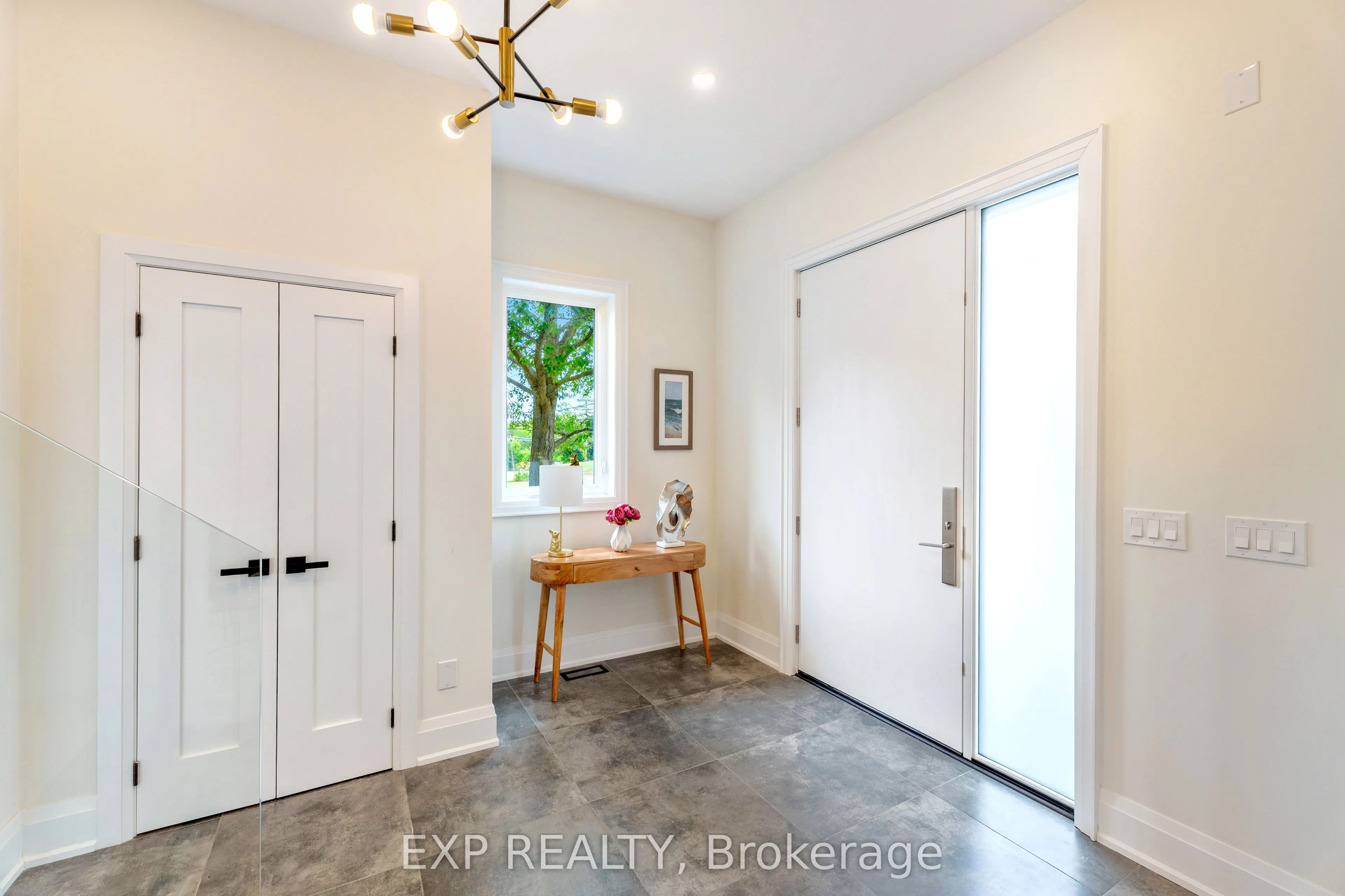 271 Main Street N