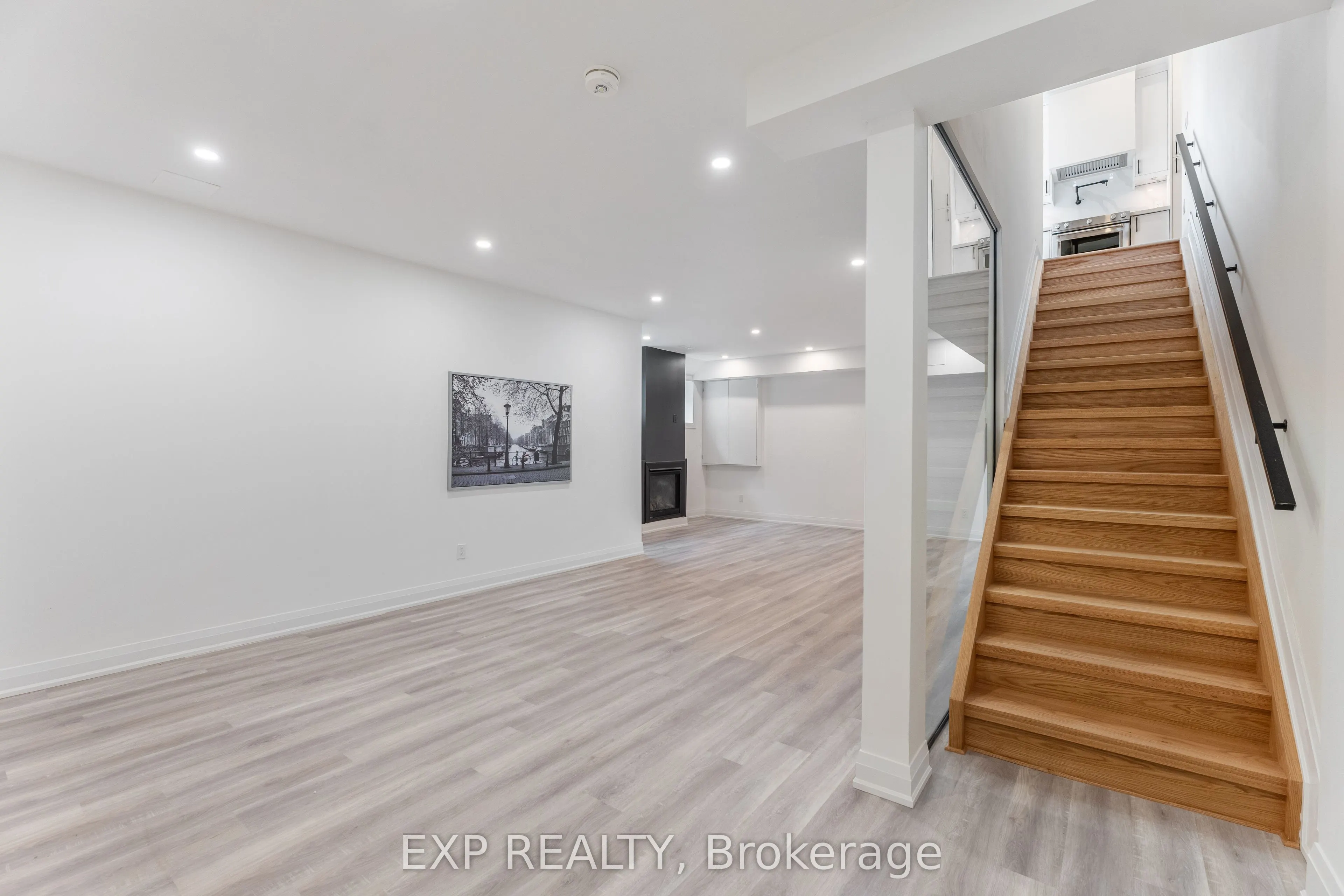 271 Main Street N