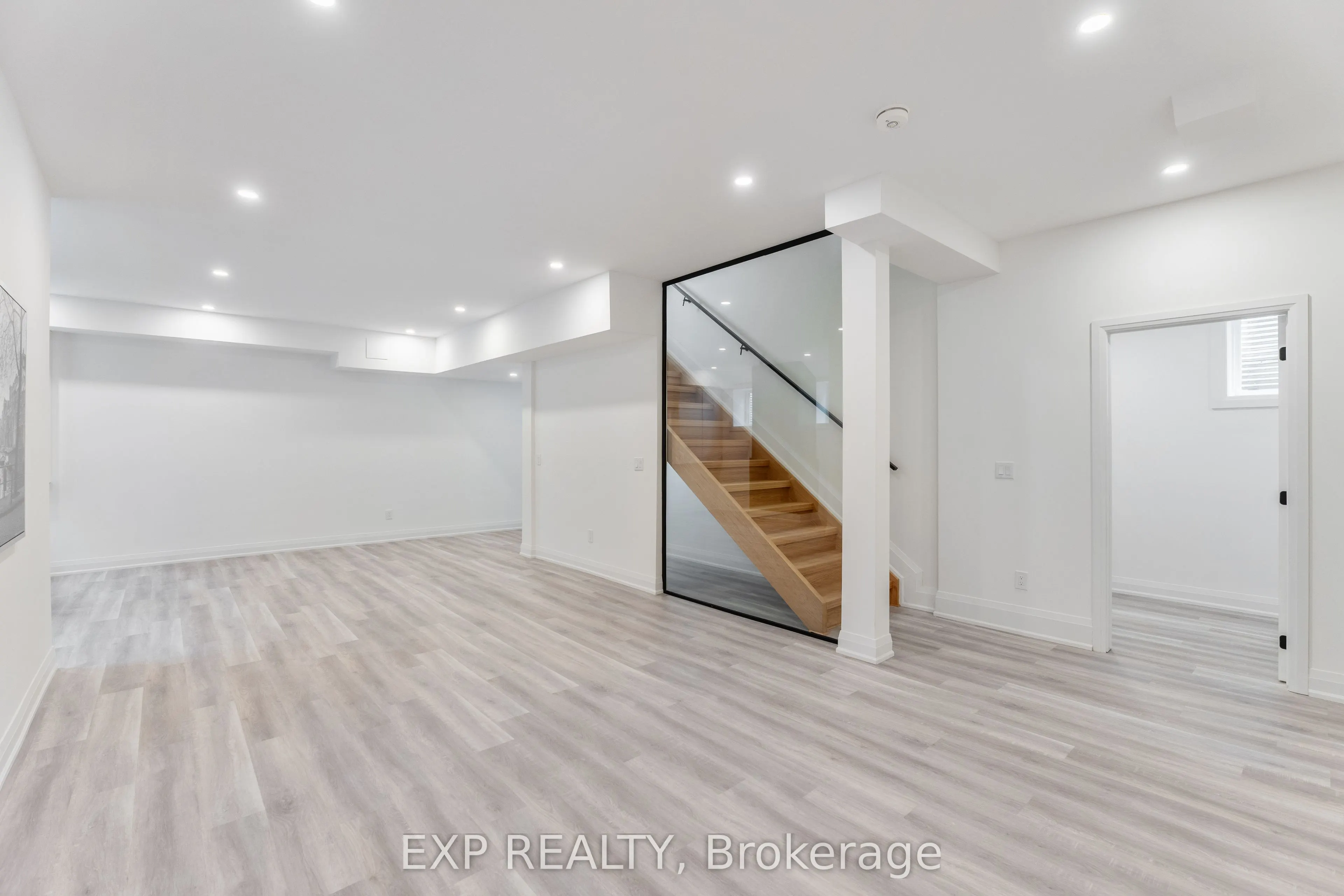 271 Main Street N
