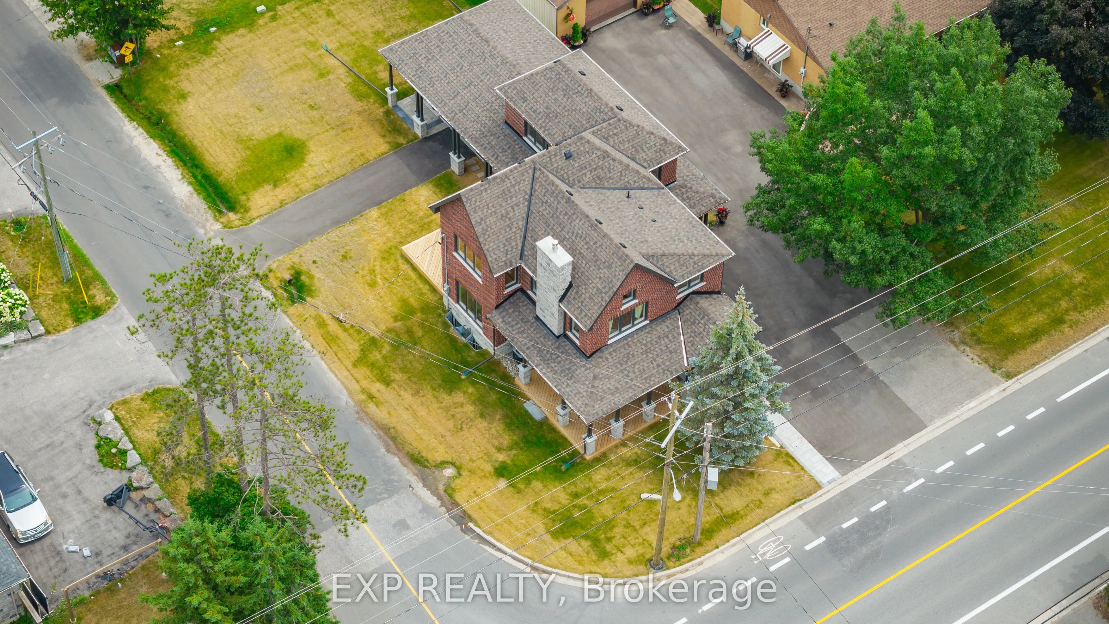 271 Main Street N