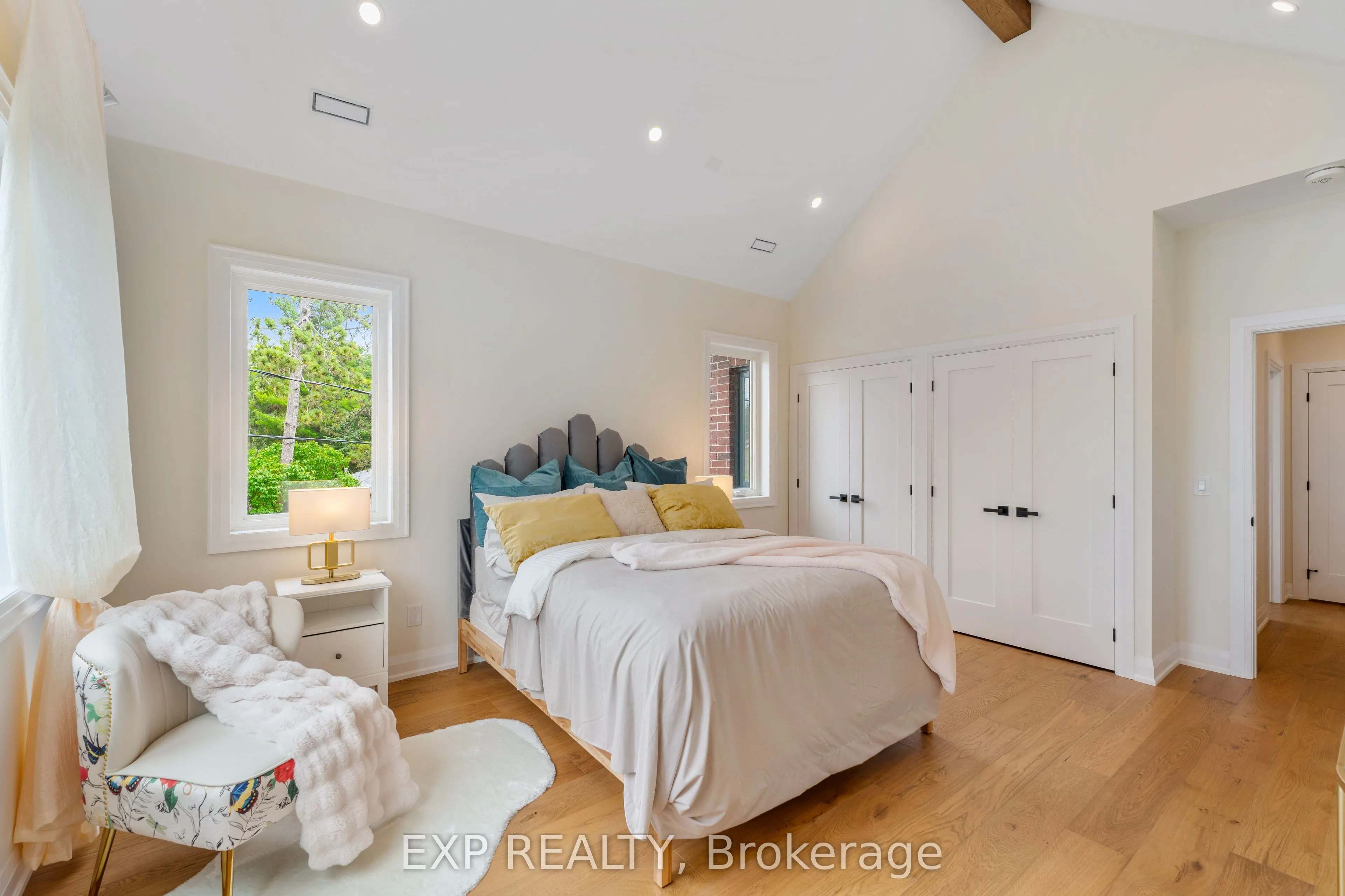 271 Main Street N