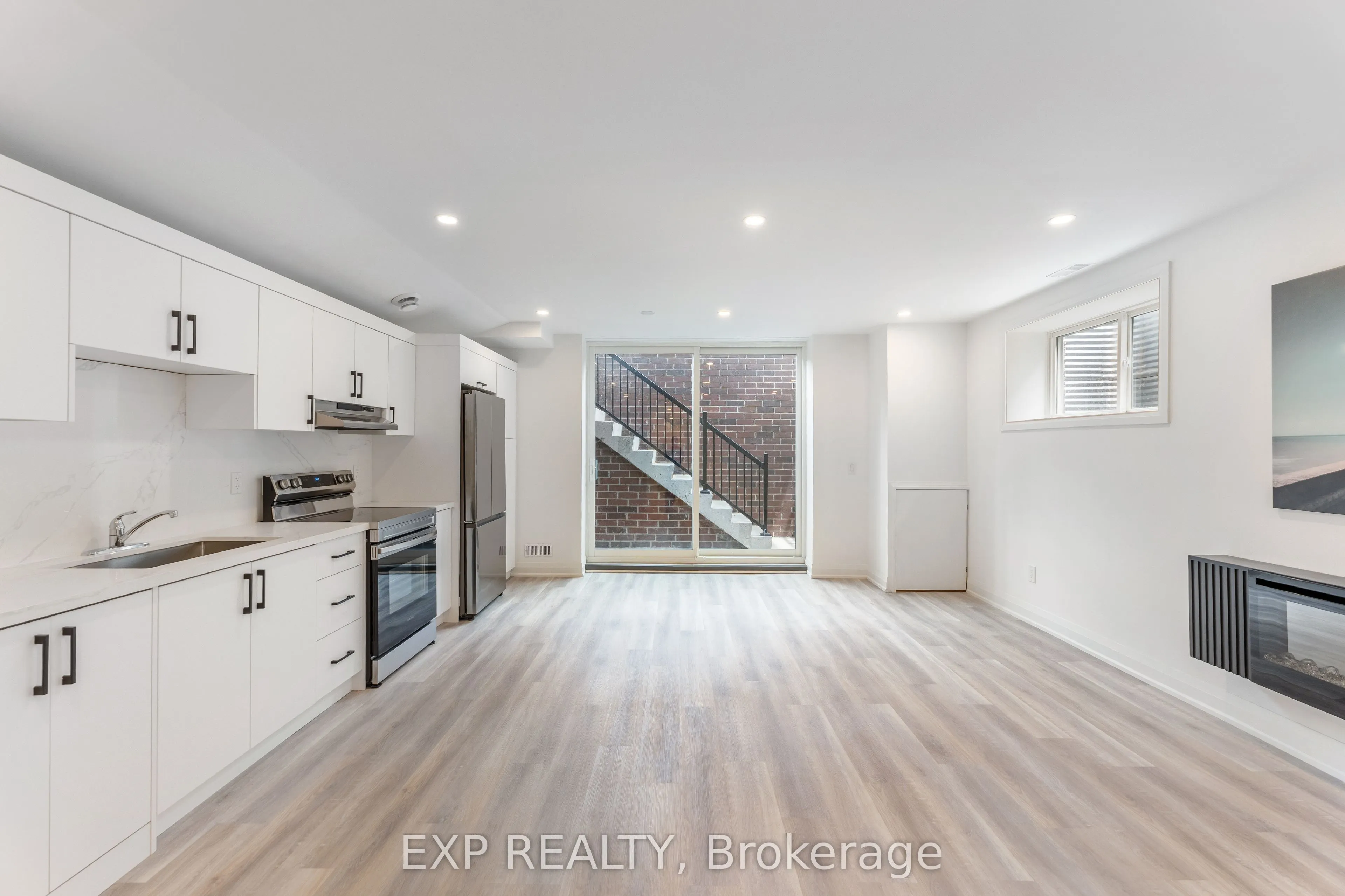 271 Main Street N