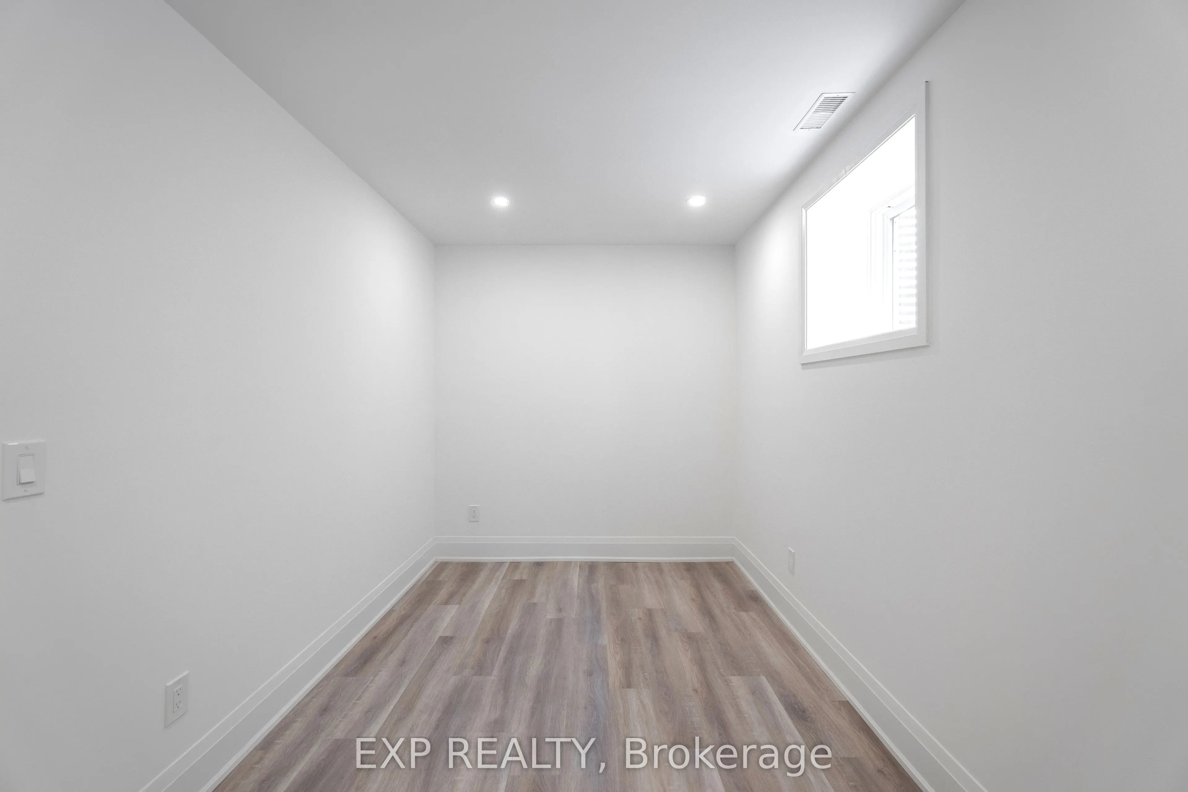 271 Main Street N