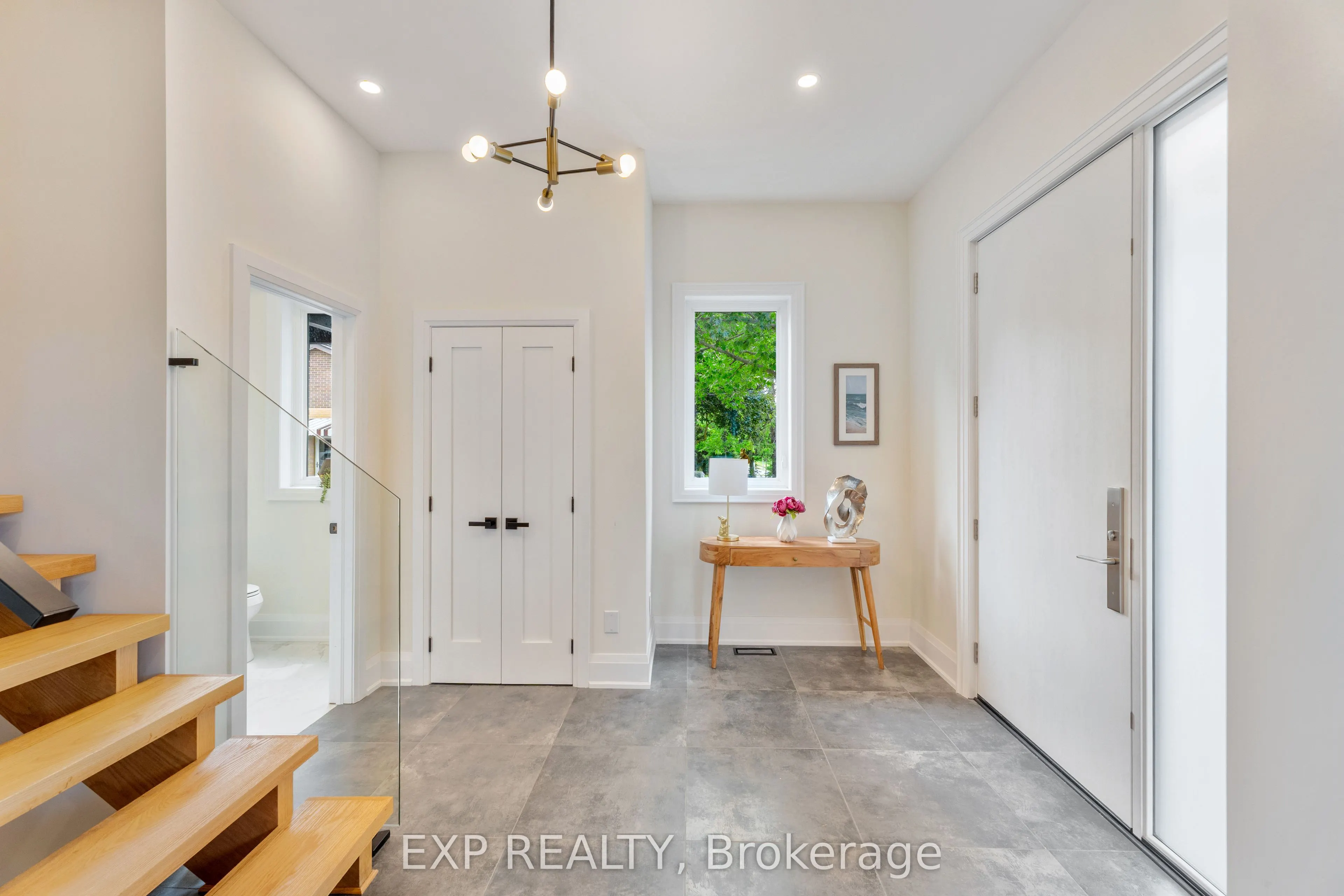 271 Main Street N