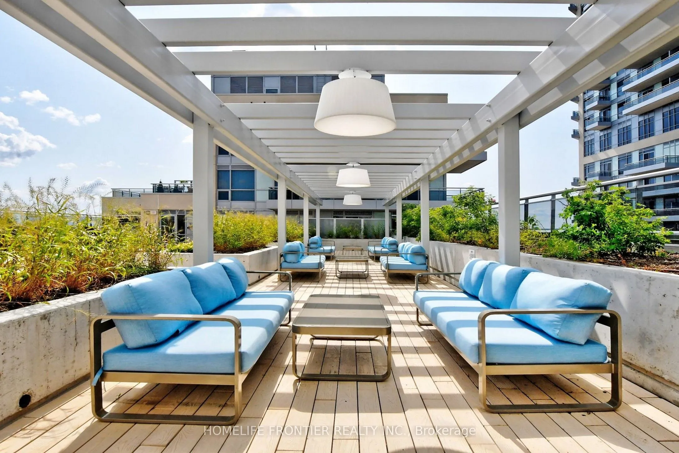 9201 Yonge Street, #807