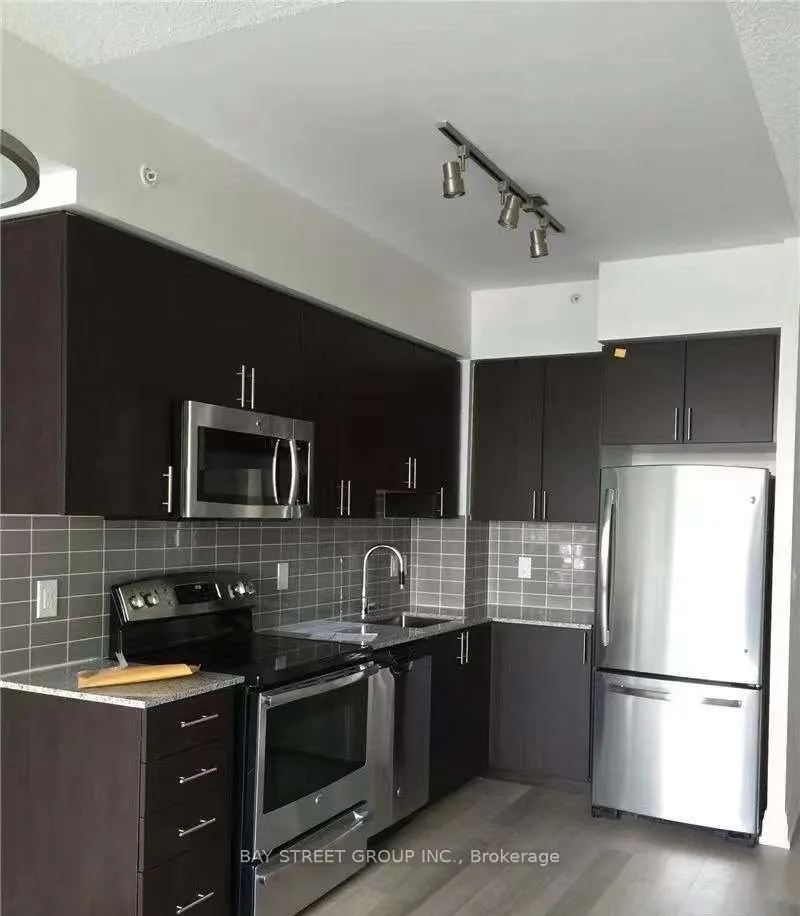 7165 Yonge Street, #2210