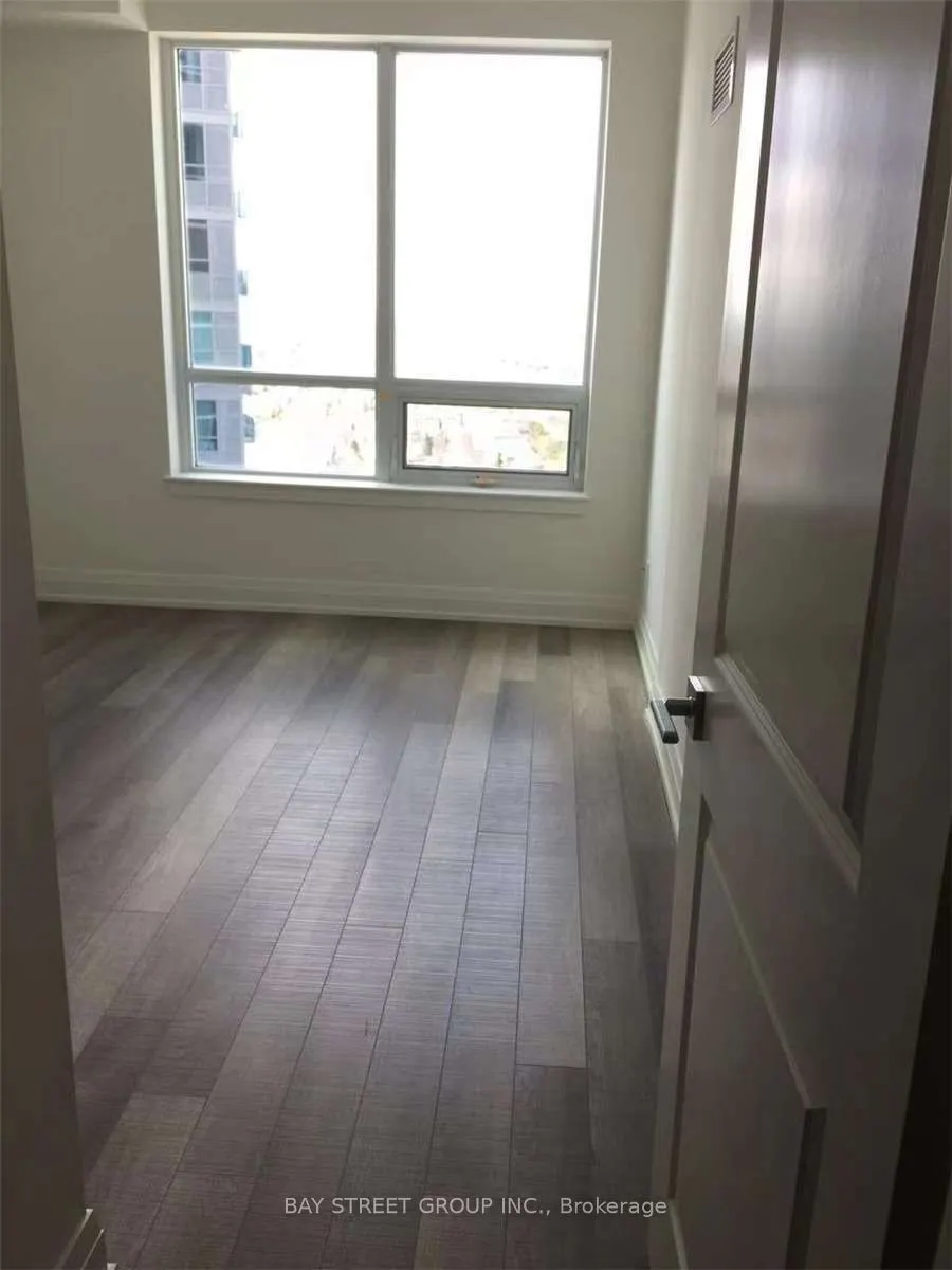 7165 Yonge Street, #2210