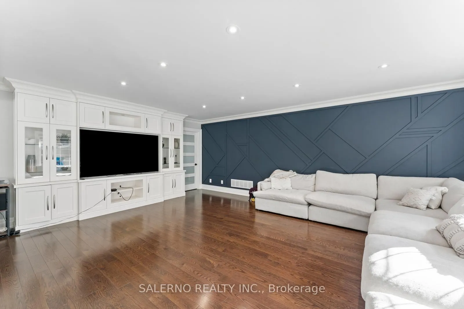 6 Ridgevale Drive