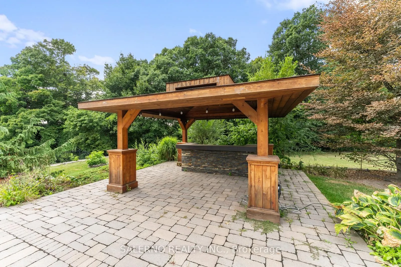 6 Ridgevale Drive
