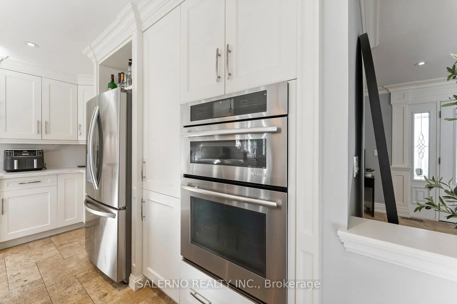 6 Ridgevale Drive