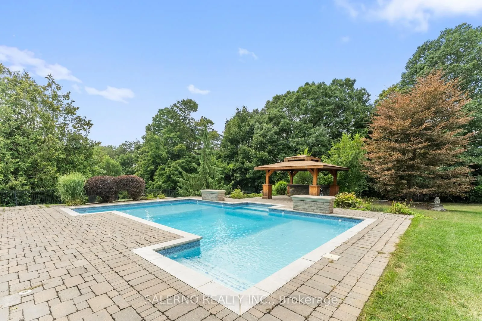 6 Ridgevale Drive