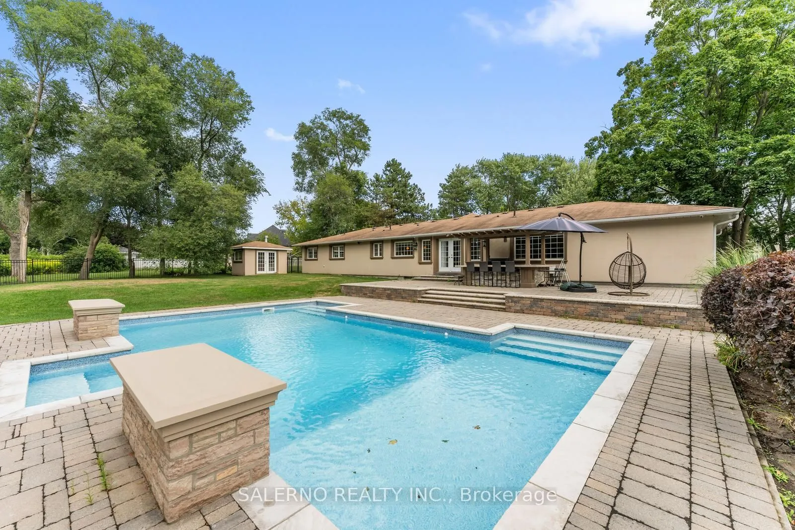 6 Ridgevale Drive