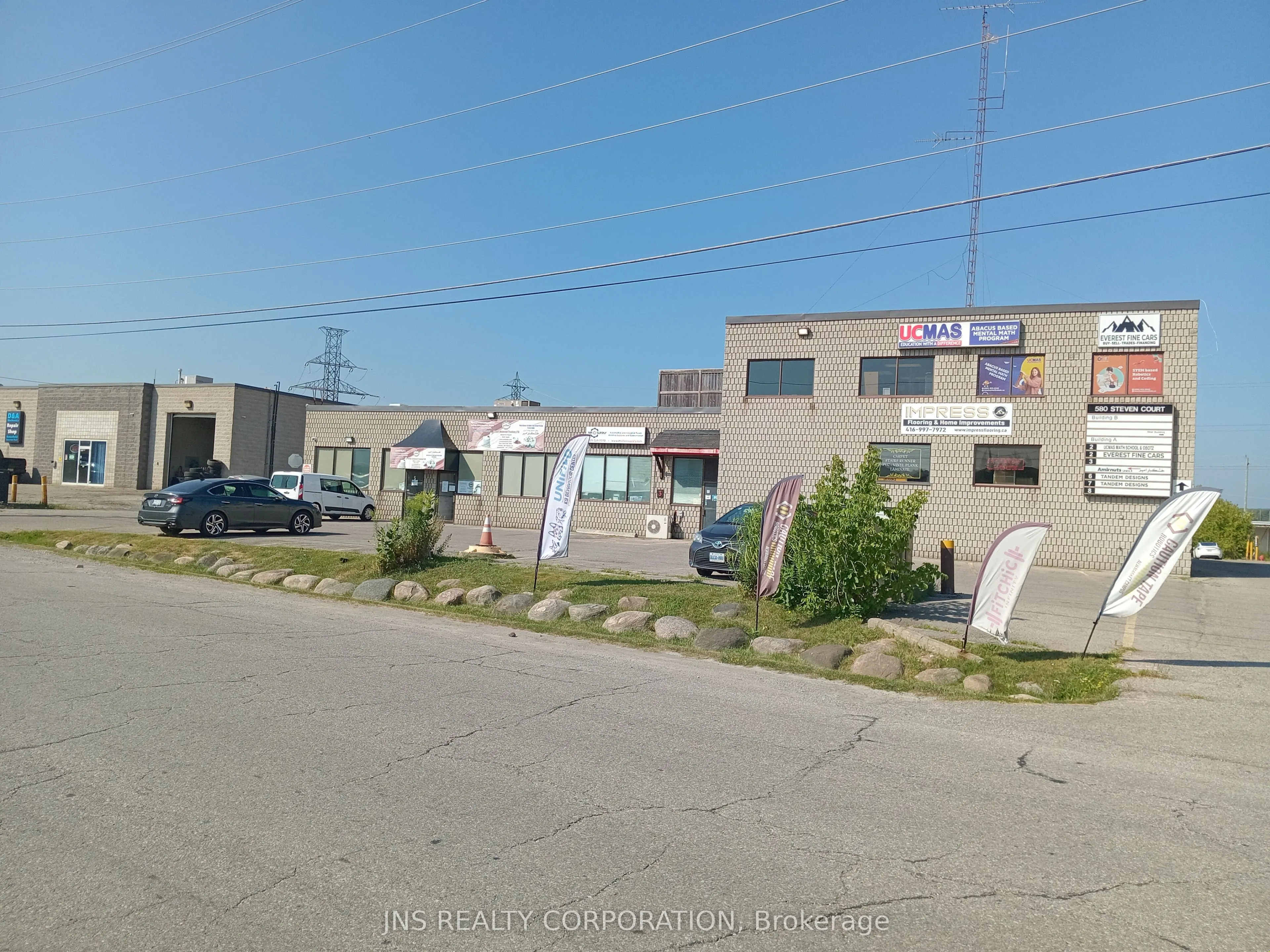 580 STEVEN CRT Court, #6&7