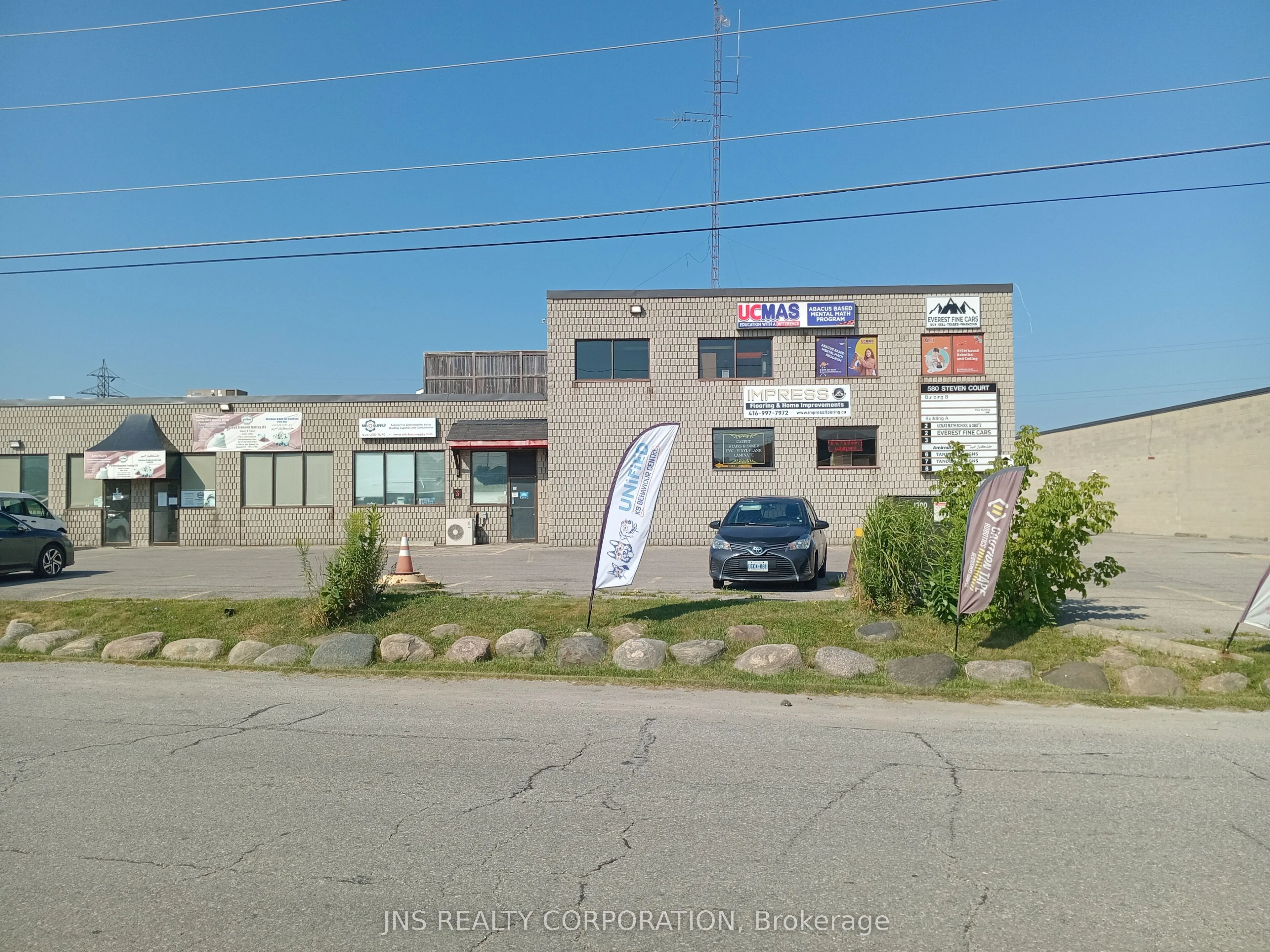 580 STEVEN CRT Court, #6&7