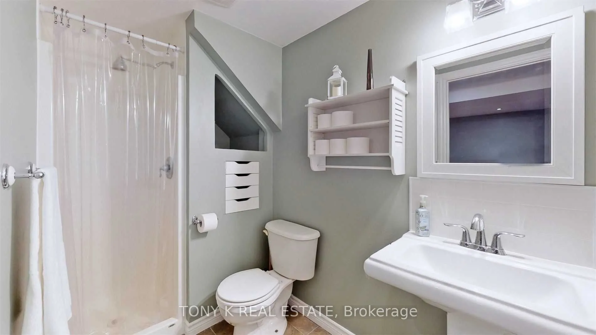 5 Pineway Avenue