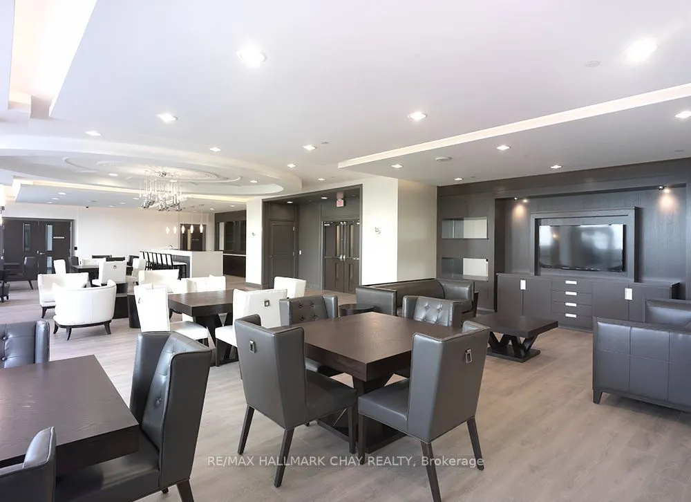 7171 Yonge Street, #2105