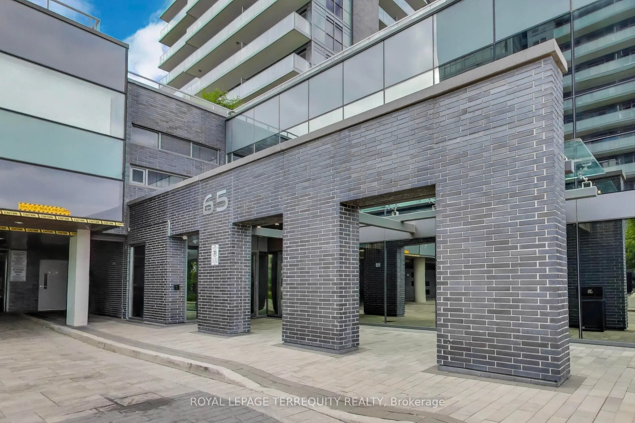 65 Oneida Crescent, #1101