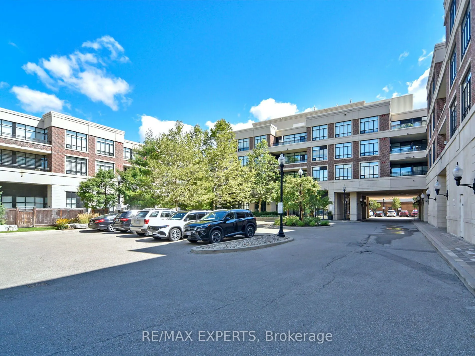 2396 Major Mackenzie Drive, #207