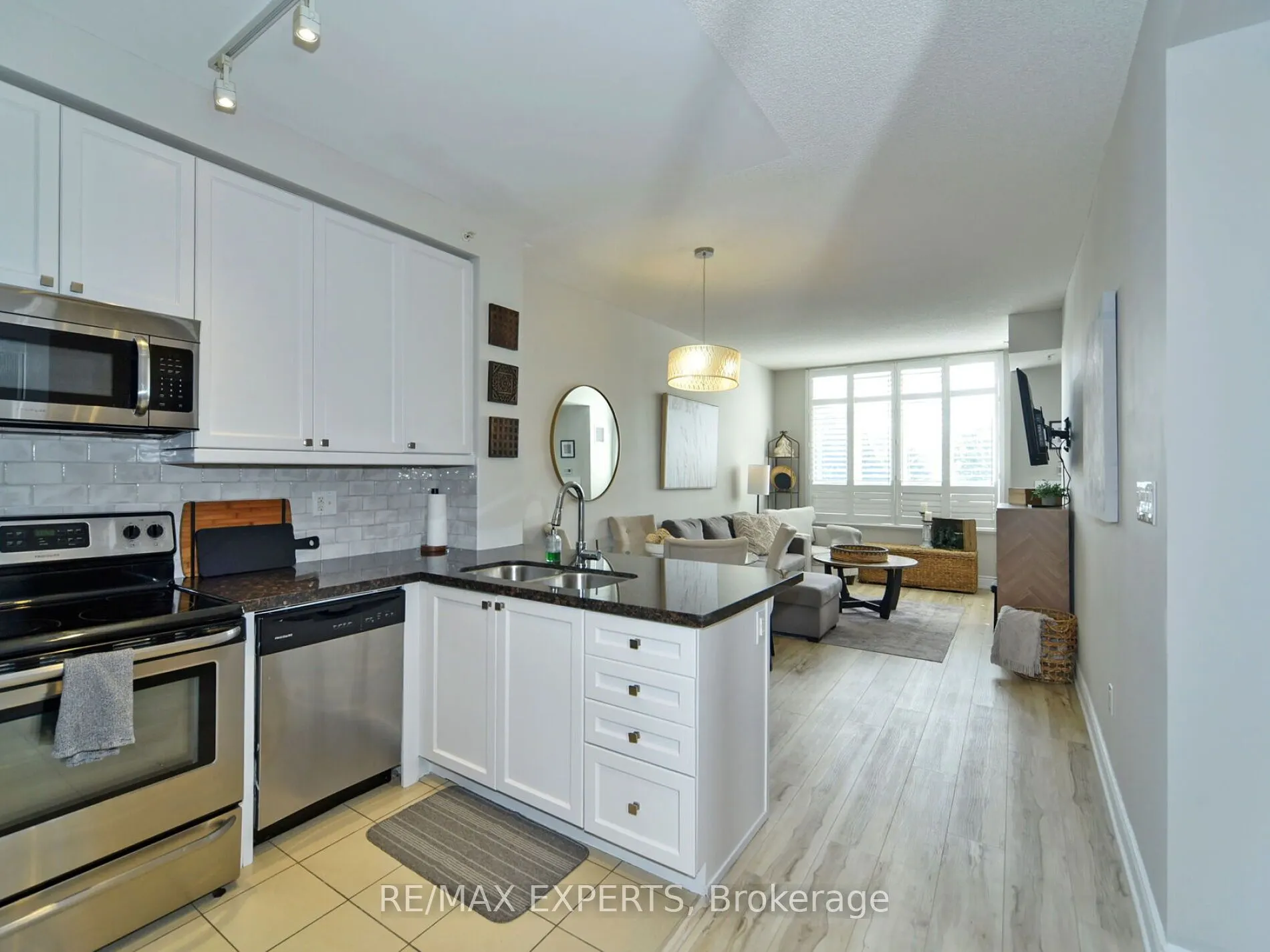 2396 Major Mackenzie Drive, #207