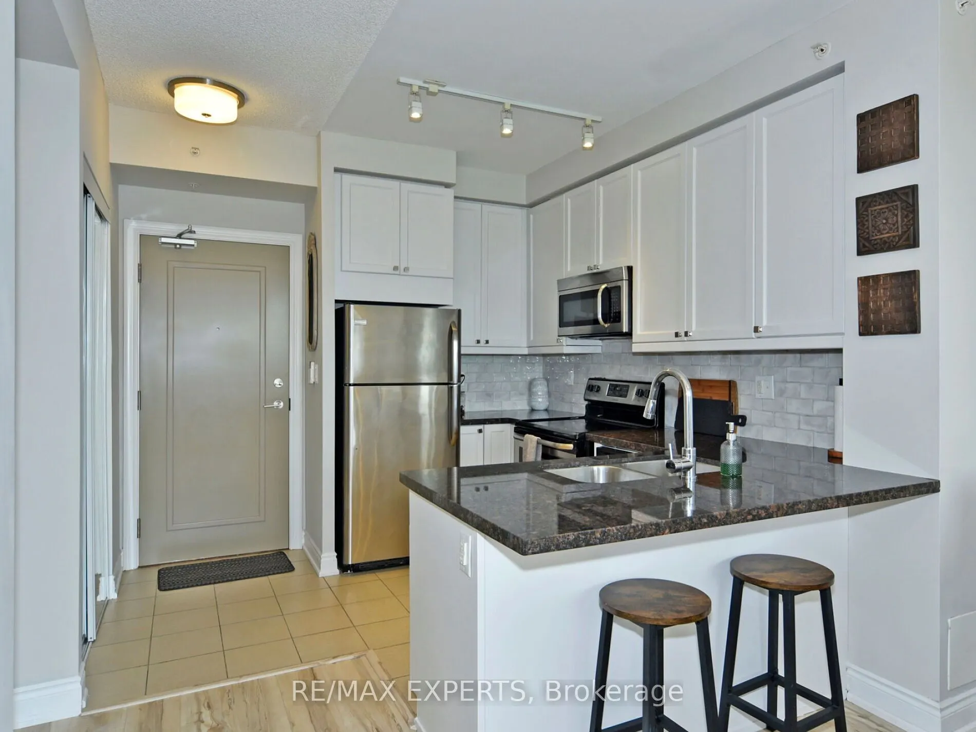 2396 Major Mackenzie Drive, #207