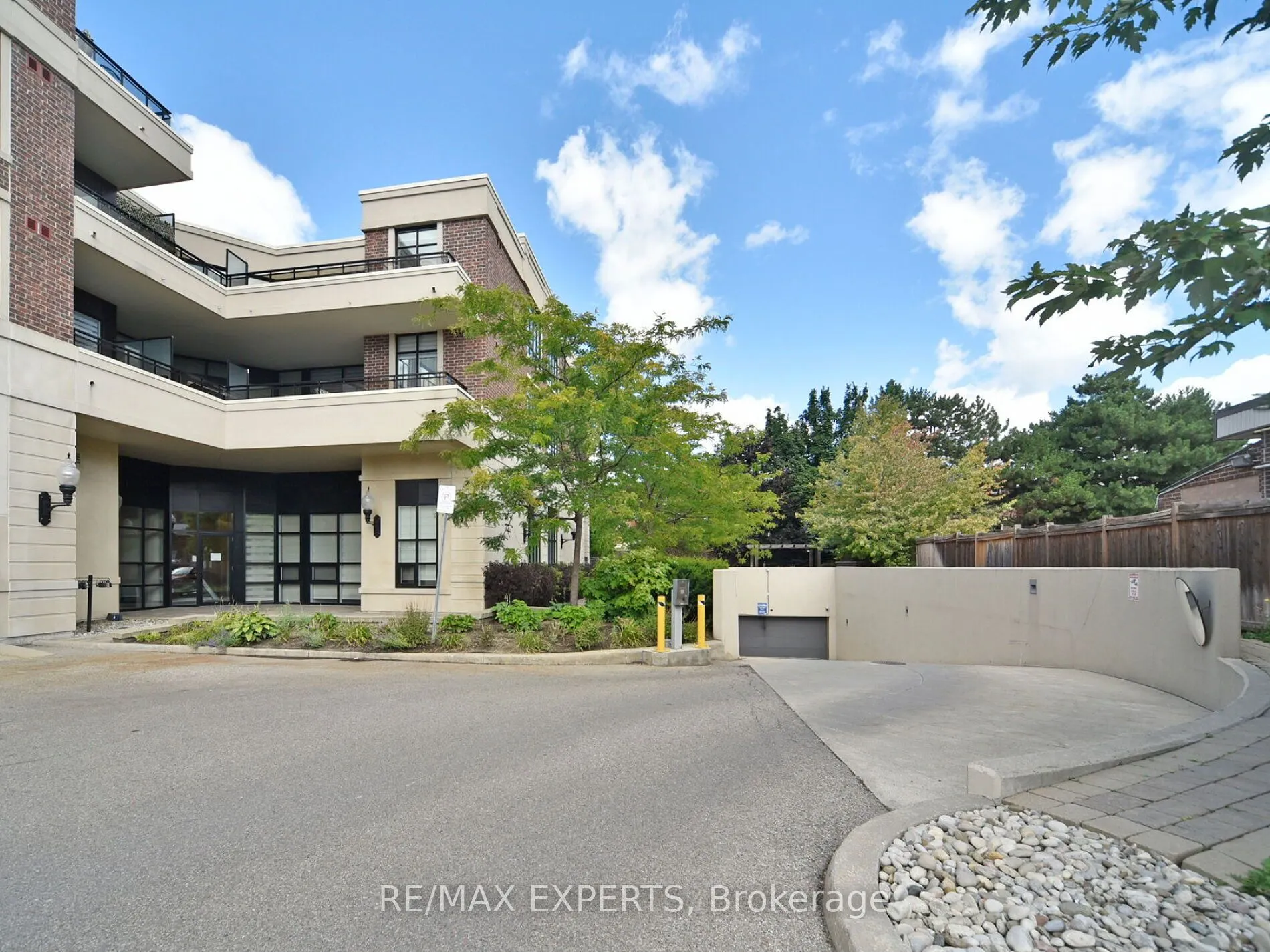 2396 Major Mackenzie Drive, #207