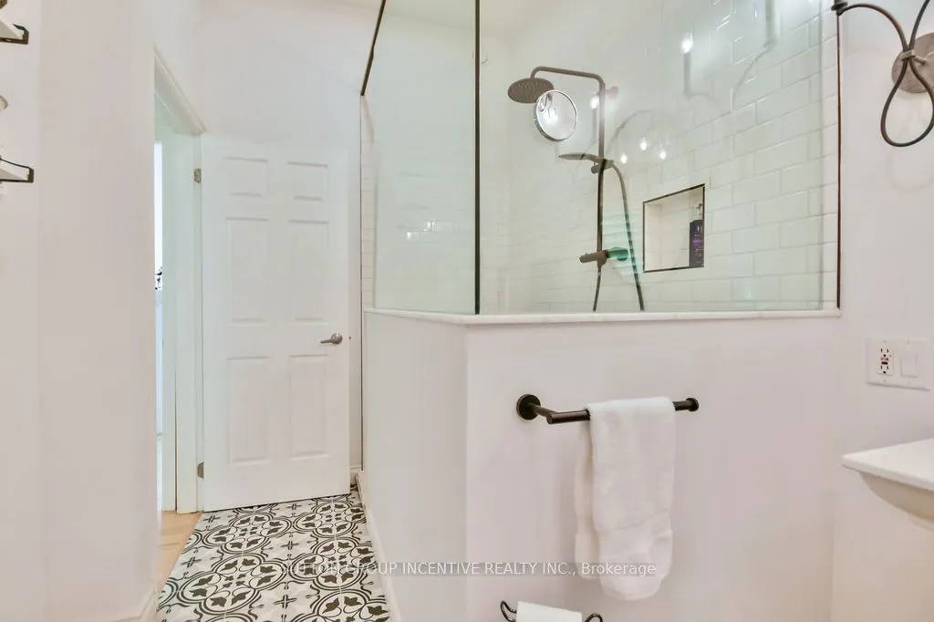 3528 Glenhaven Beach Road