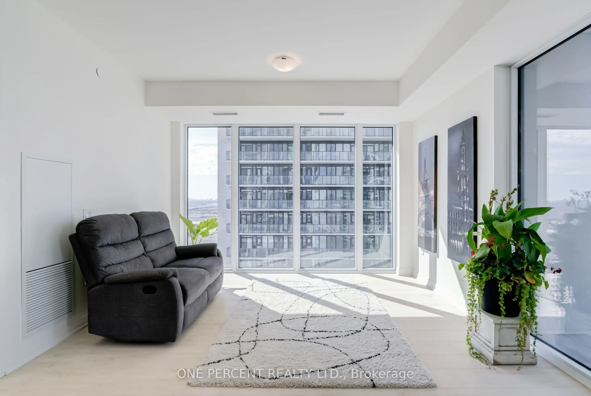 8960 Jane Street, #1910