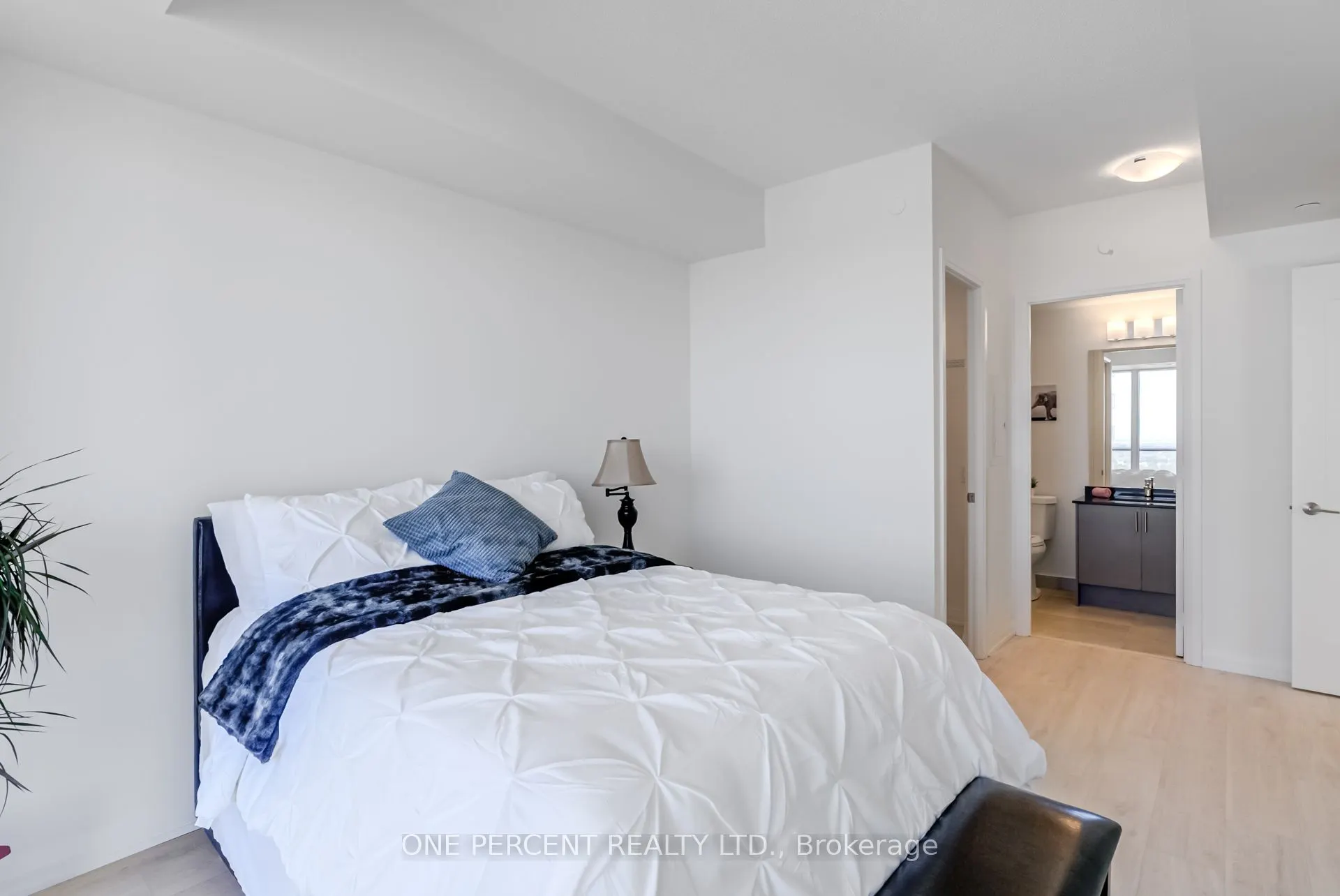 8960 Jane Street, #1910