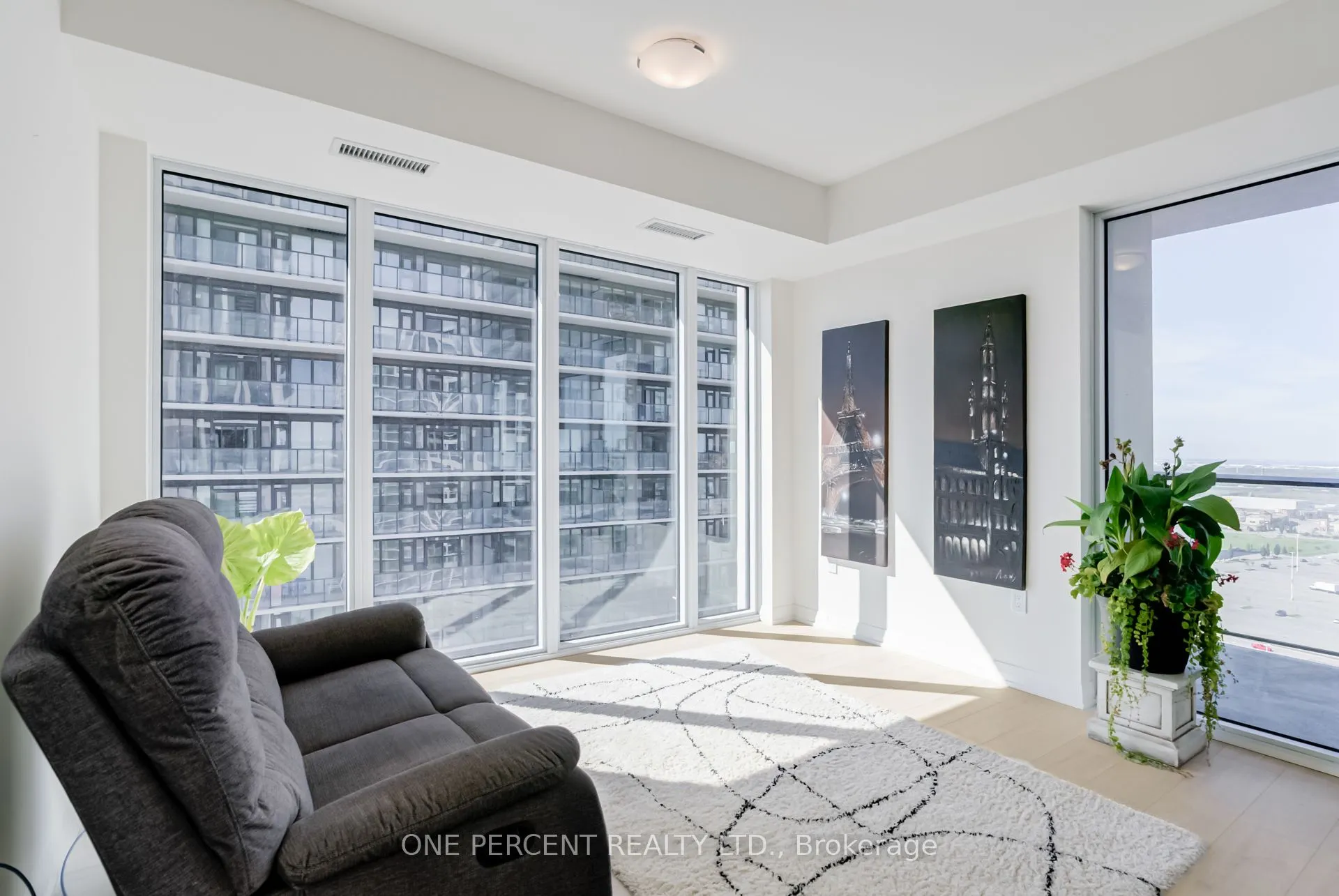 8960 Jane Street, #1910