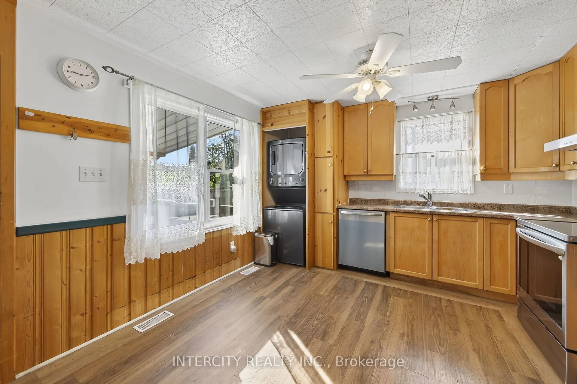 2152 25 Side Road