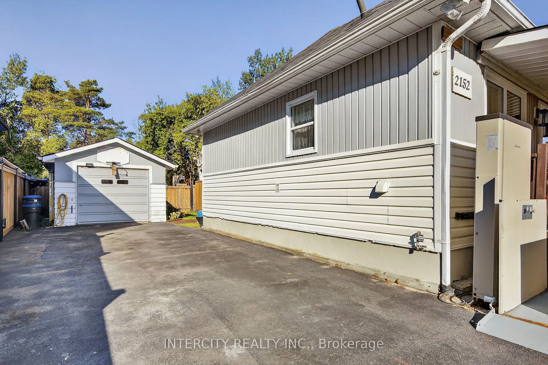 2152 25 Side Road