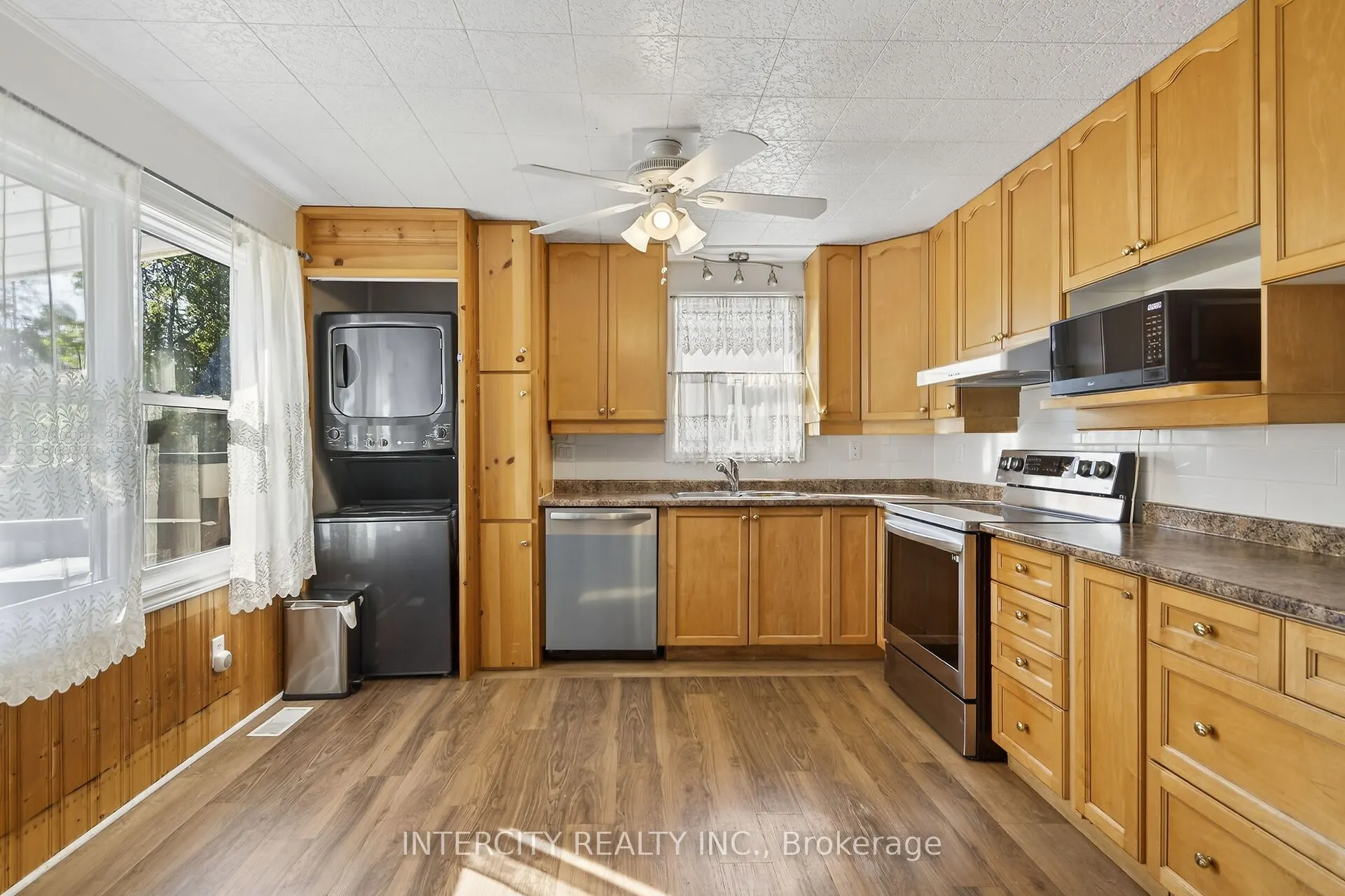 2152 25 Side Road