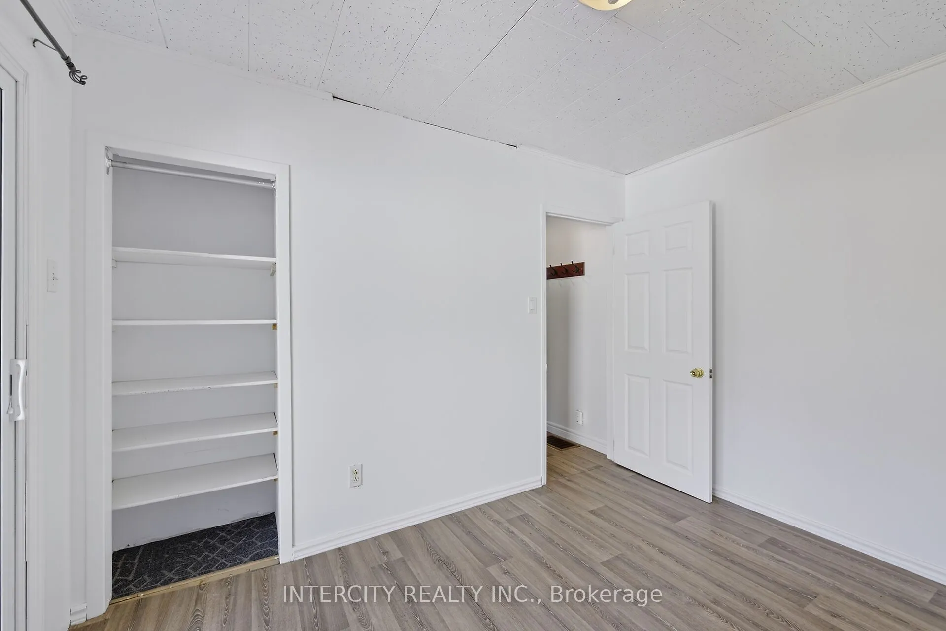 2152 25 Side Road