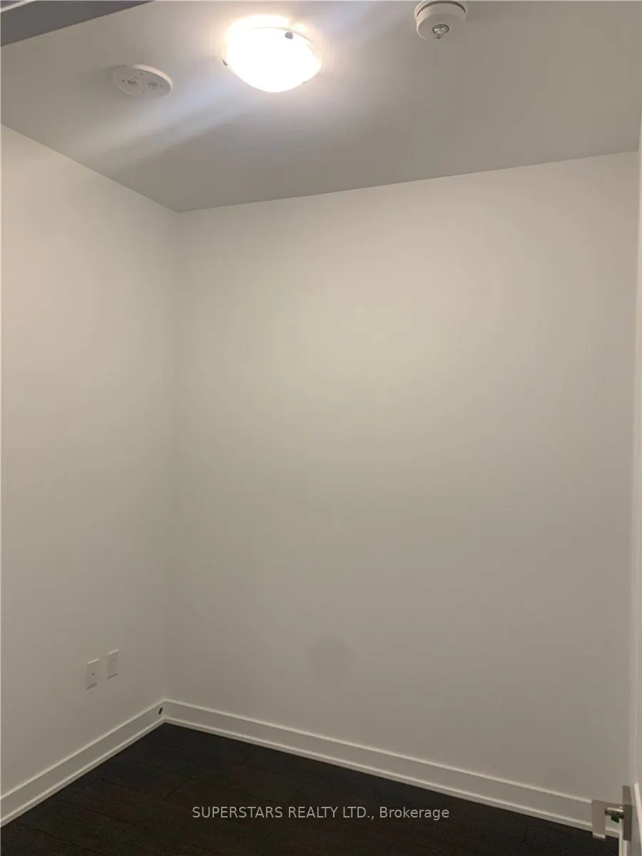85 Oneida Crescent, #816