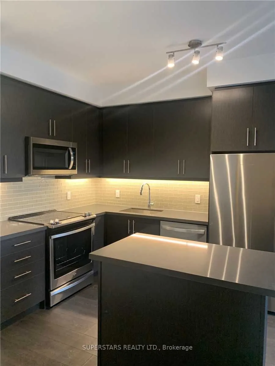 85 Oneida Crescent, #816