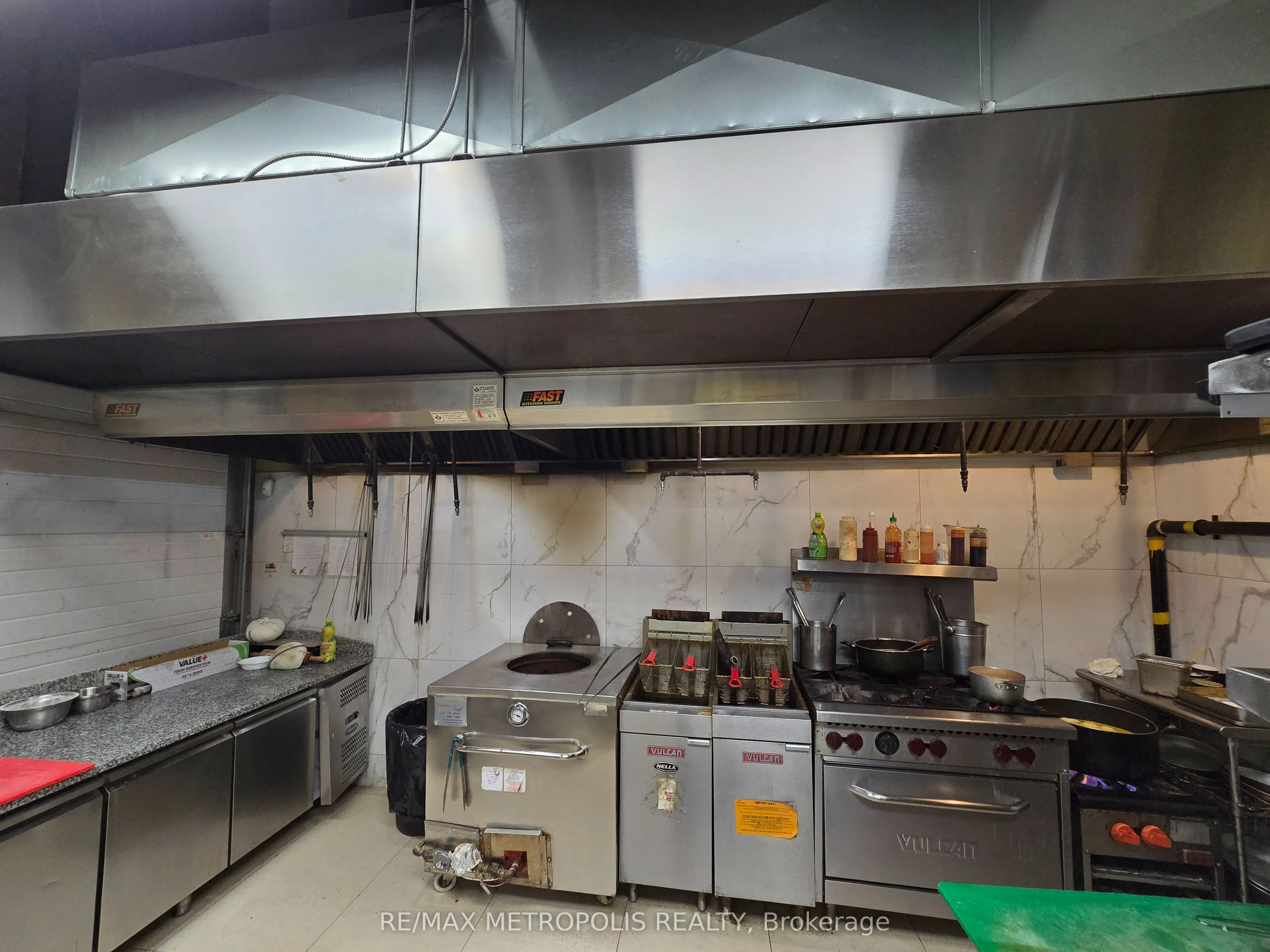 18025 Yonge Street, #1