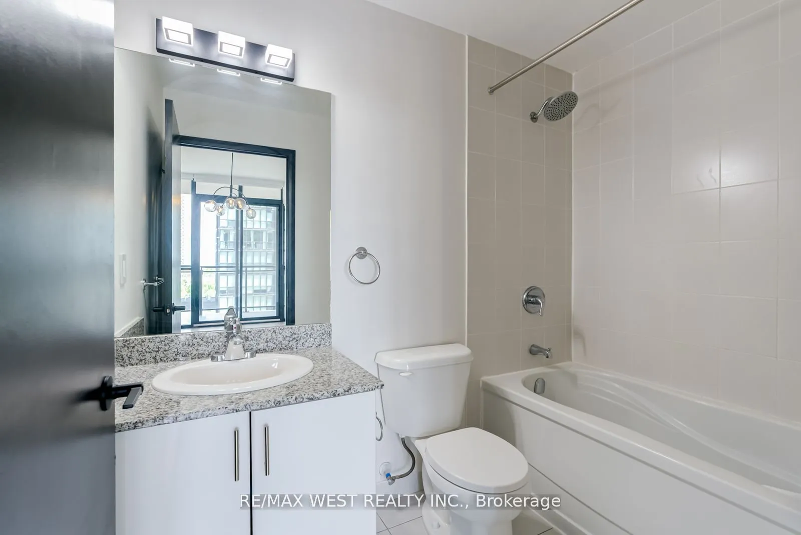 2900 Highway 7 Road, #606