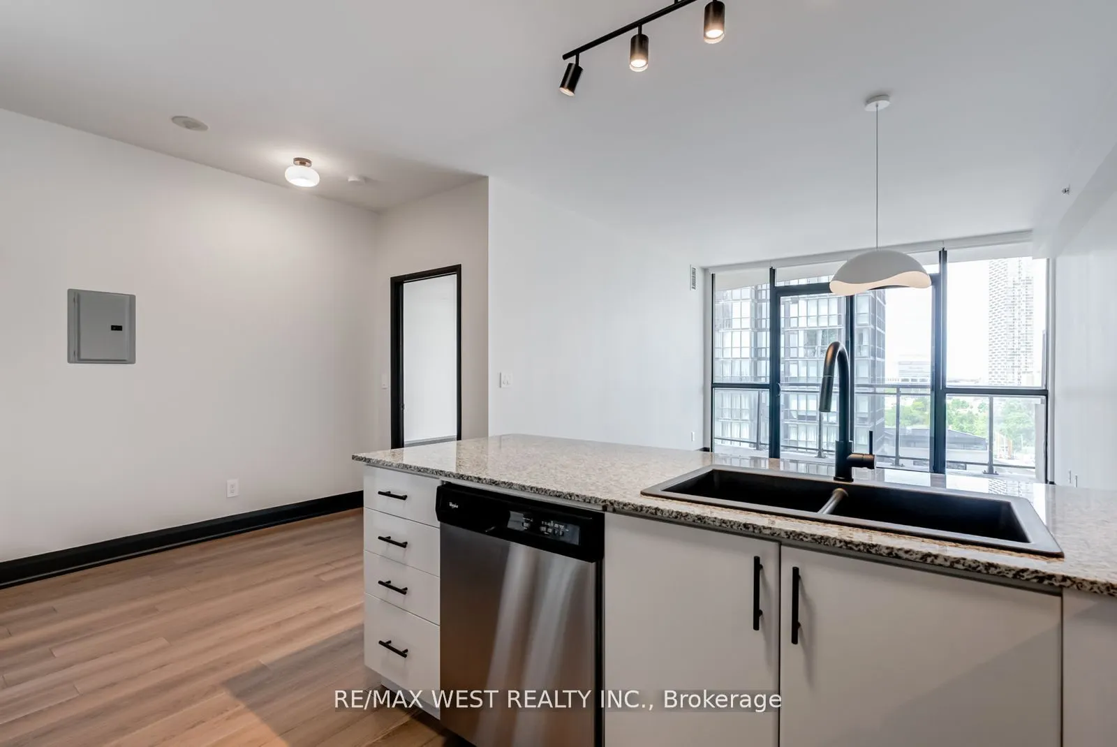 2900 Highway 7 Road, #606