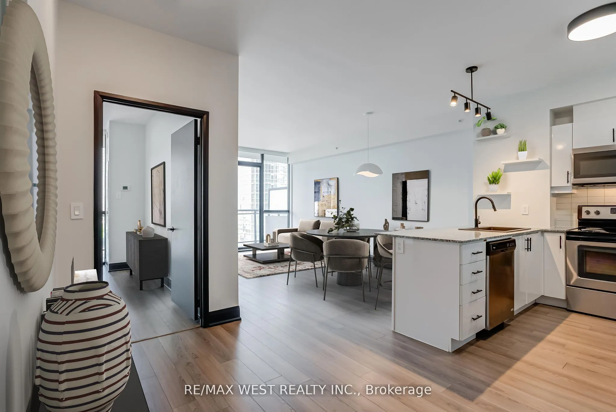 2900 Highway 7 Road, #606